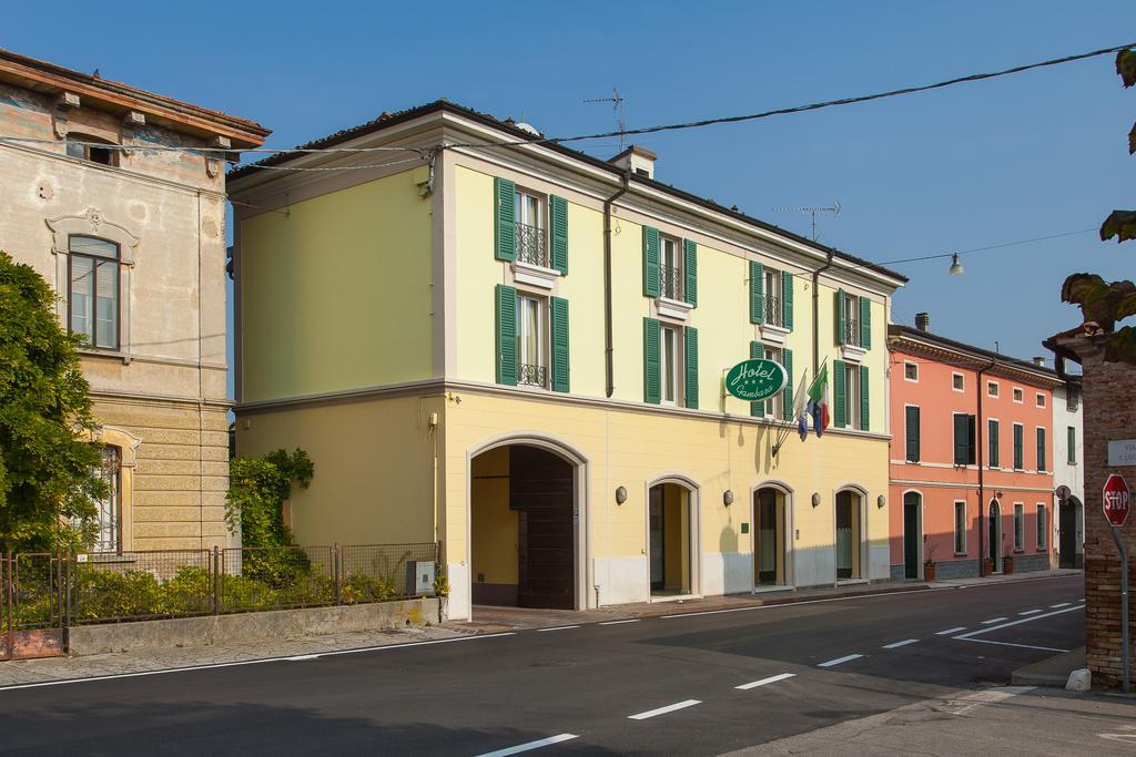 Hotel Gambara Exterior photo