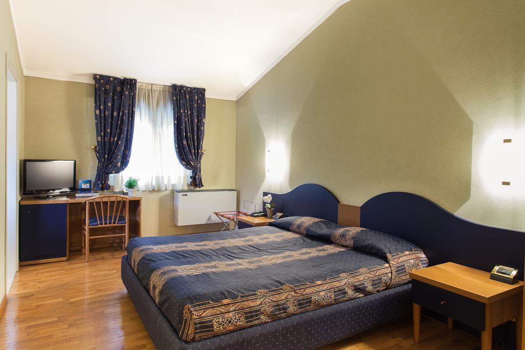 Hotel Gambara Room photo