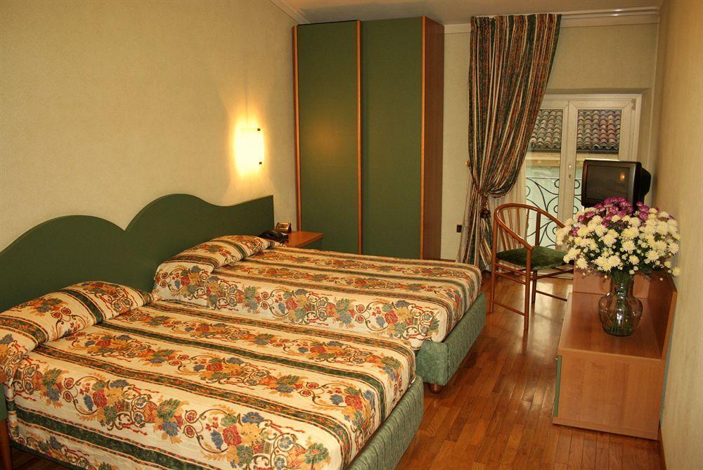 Hotel Gambara Exterior photo
