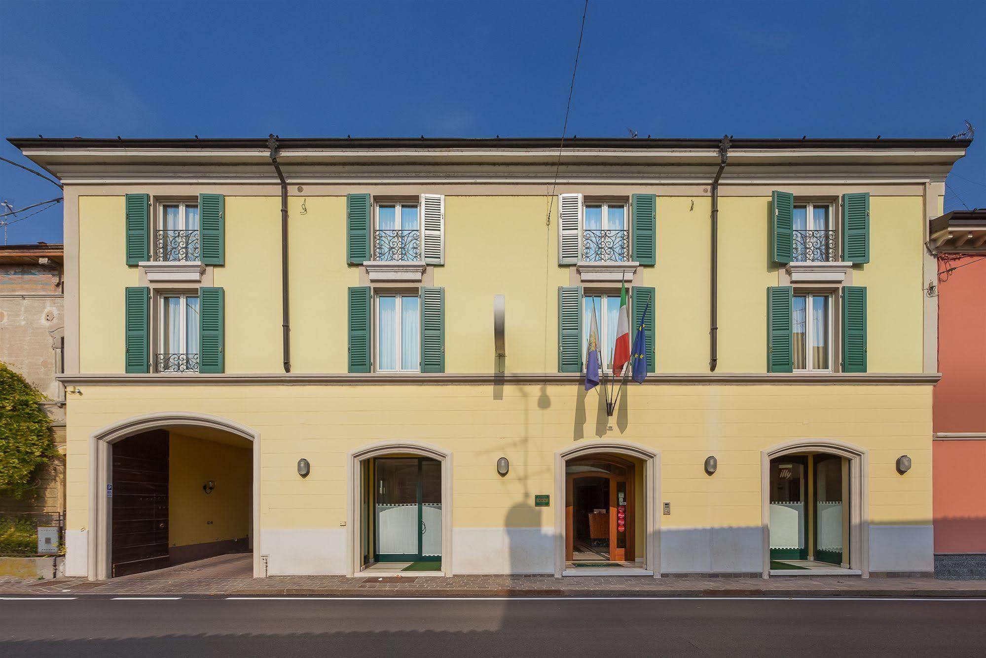 Hotel Gambara Exterior photo